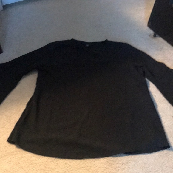 Black blouse. - Picture 3 of 6